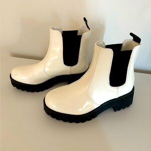Dirt laundry, white combat boots